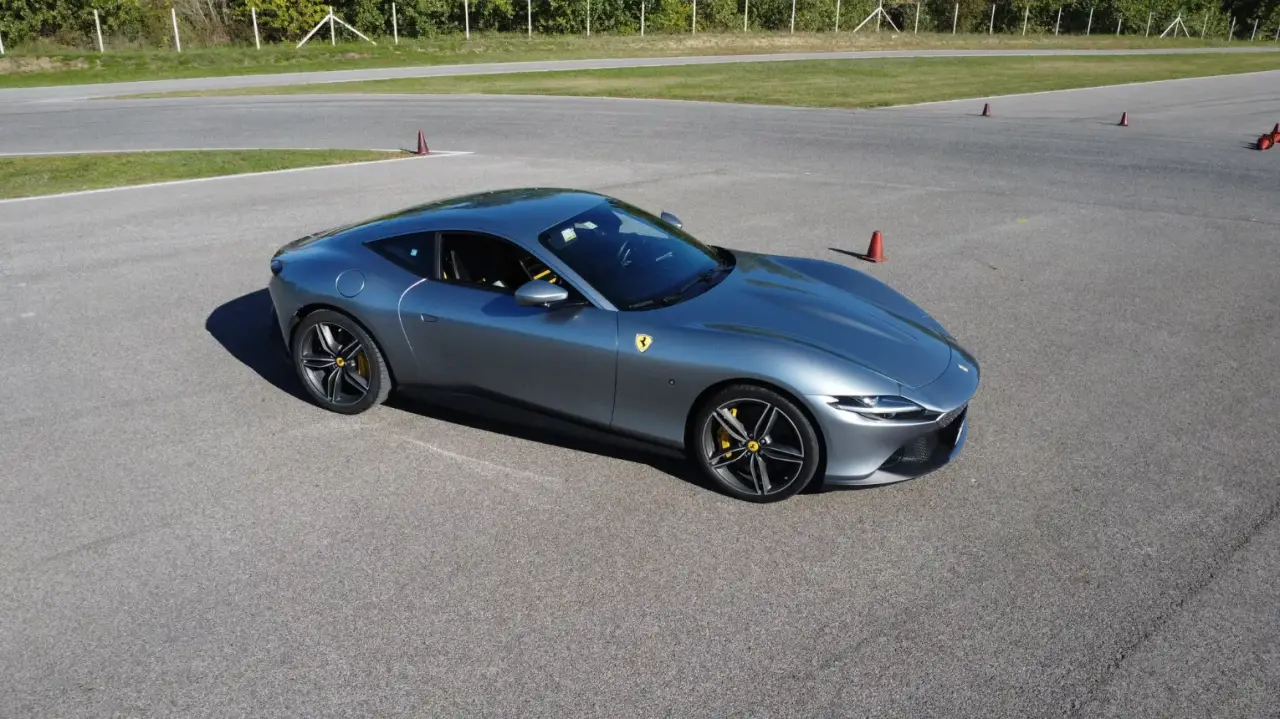 Ferrari Roma élményvezetés az M-Ringen – hétköznap/hétvégén