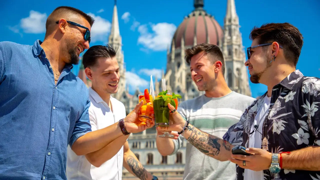 Kortyold a város szépségét! – Hajós koktélest naplementében a budapesti Dunán