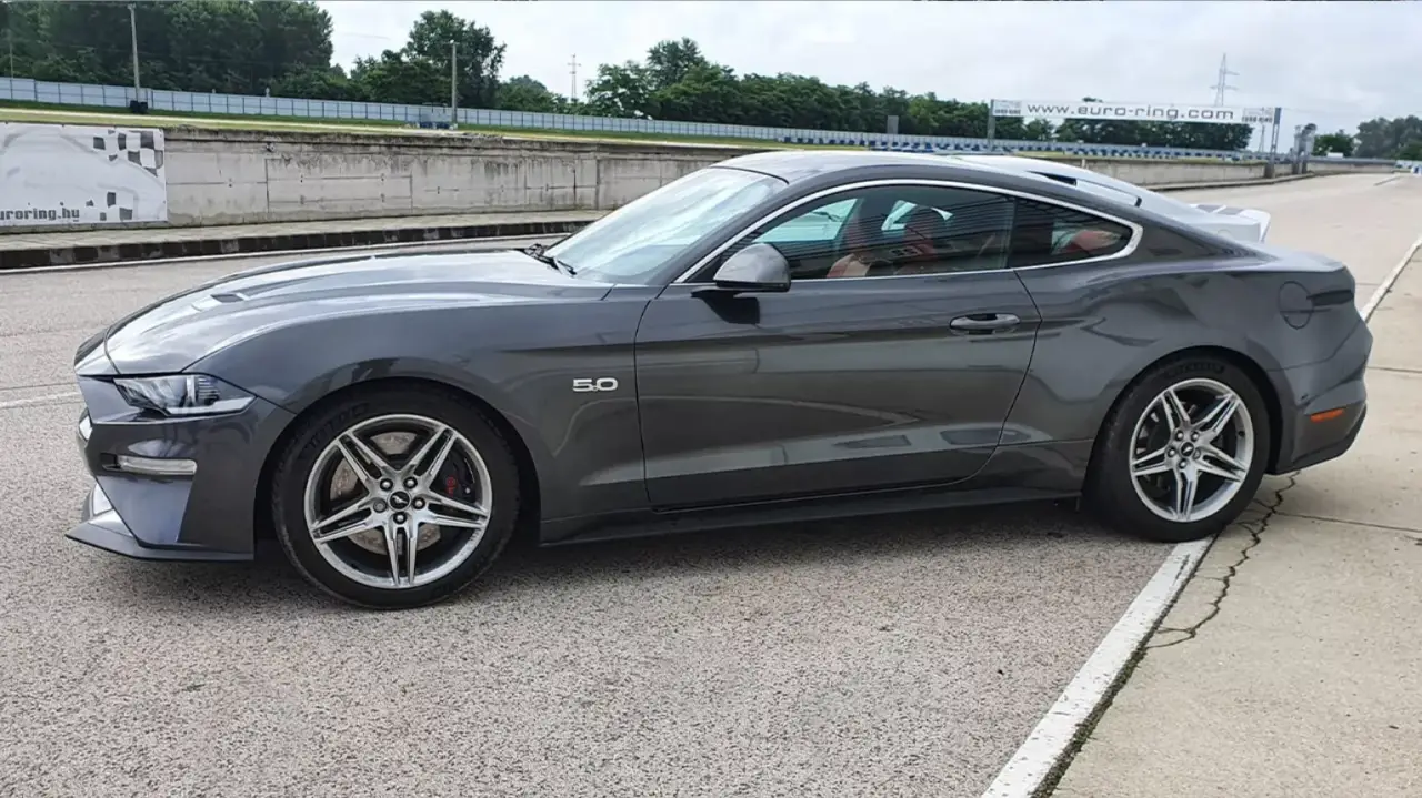 2021-es Ford Mustang GT vezetés a Kakucs Ringen