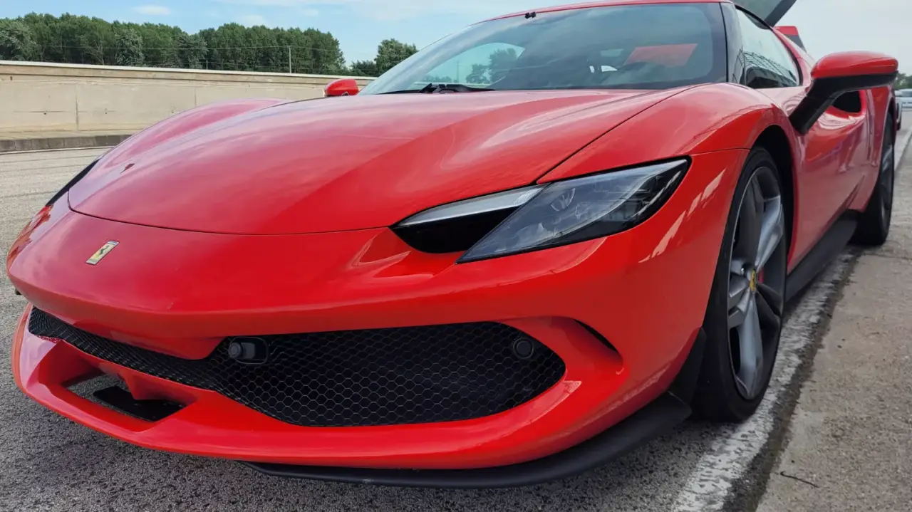 Ferrari 296 GTB élményvezetés a Kakucs Ringen