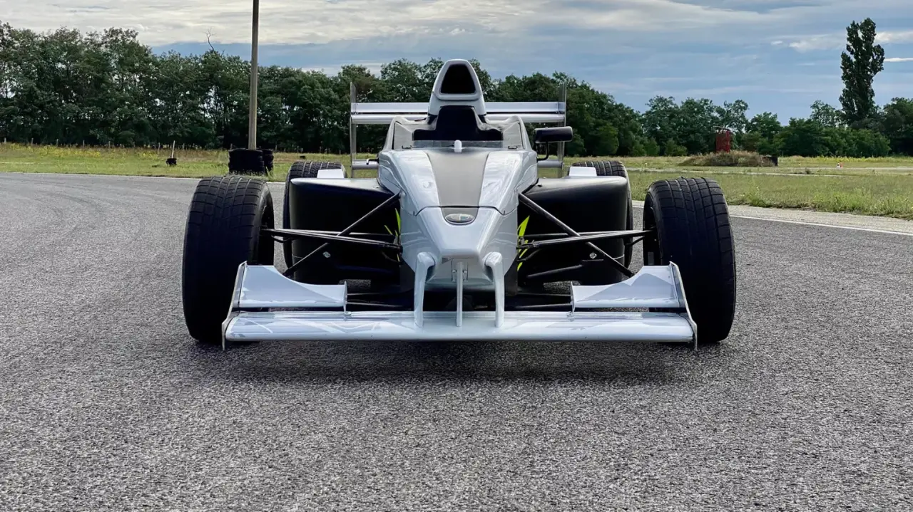 Formula BMW versenyautó vezetés a Kakucs Ringen