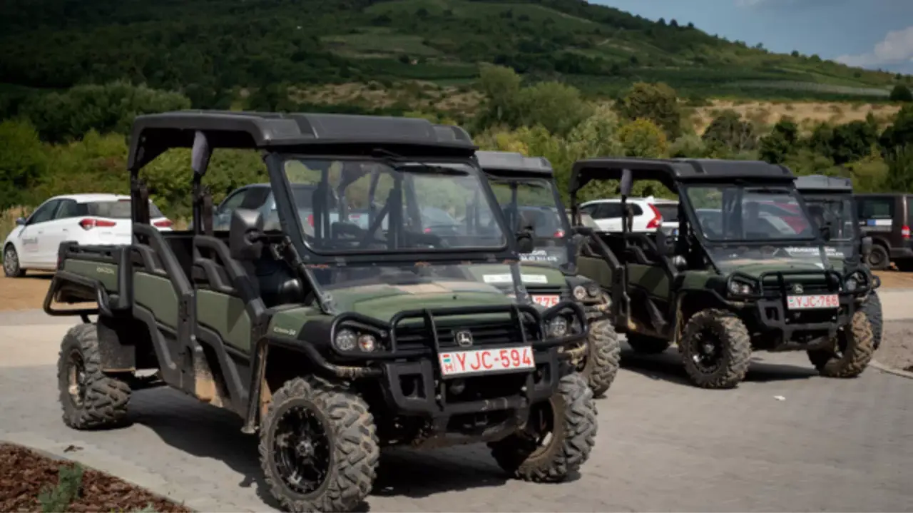 Dűlőtúra, borkóstolóval a Harsányi Pincészet Birtokán