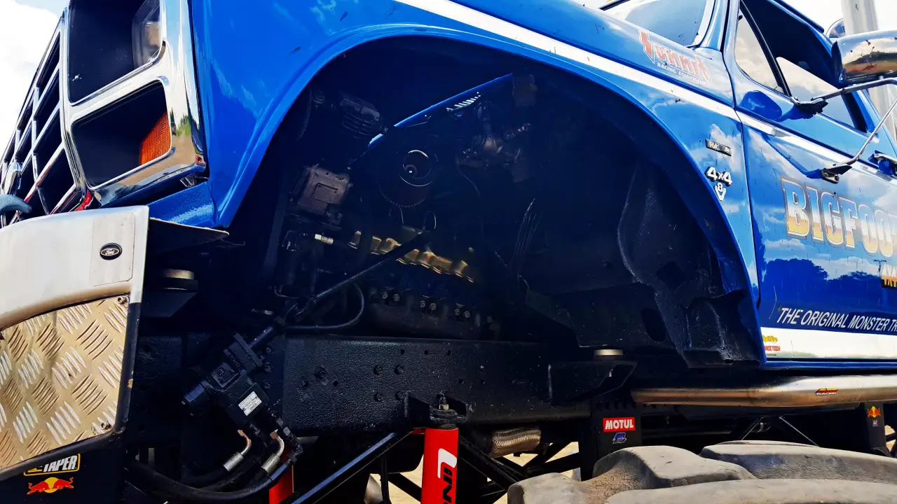 Gyerekeknek kapaszkodós kaland egy Monster Ford F150 Bigfoot platóján