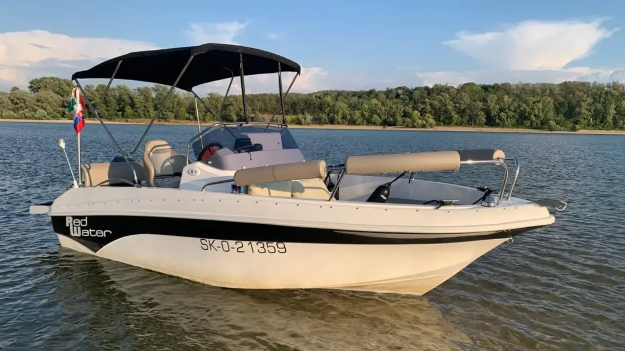 Sporthajó bérlése kapitány nélkül 8 órára a Mosoni -Dunán!