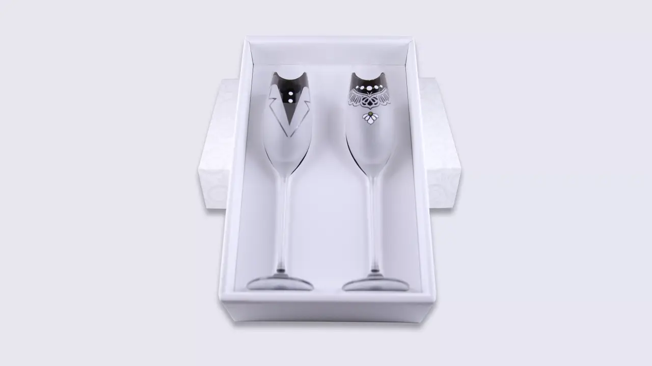 Egyedi Férfi-Nő pezsgőspohár nászajándékba, évfordulóra vicces designnal