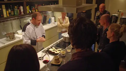 Parfümséf varázsolta illatvacsora a Béterv Lakásétteremben Budapesten 1