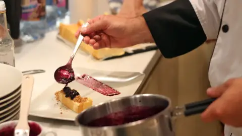 Parfümséf varázsolta illatvacsora a Béterv Lakásétteremben Budapesten 9