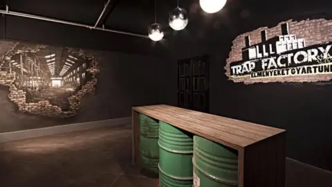 Szabaduljatok ki a maffia világából Apuval Budapesten 3