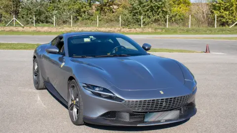 Ferrari Roma élményvezetés az M-Ringen – hétköznap/hétvégén 7