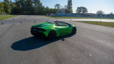 Lamborghini Huracán élményvezetés az M-Ringen – hétköznap/hétvégén 10