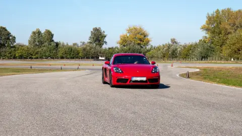 Porsche Cayman élményvezetés az M-Ringen – hétköznap/hétvégén 6