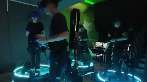 Szabadulós élmény Anyával a Virtuális világban a VR Vidámparkban 14