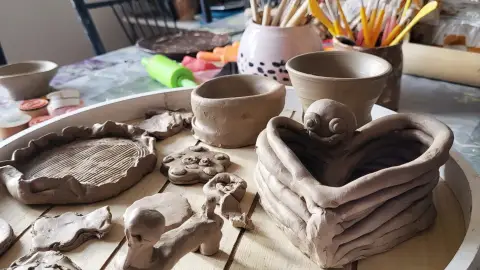 Asztali agyagozás Anyuval! – Anya-Lánya kerámia workshop Nyíregyházán 2