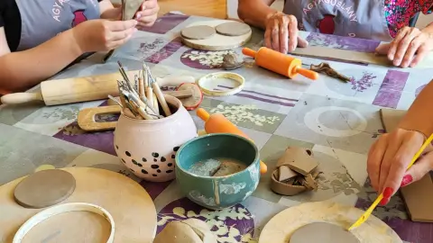Asztali agyagozás Anyuval! – Anya-Lánya kerámia workshop Nyíregyházán 5
