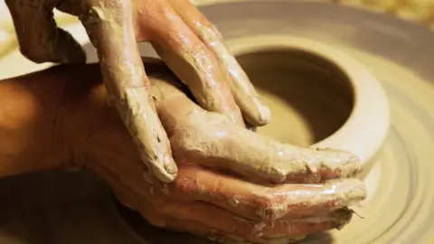 Korongozás Anyuval! – Anya-Lánya kerámia workshop Nyíregyházán 7