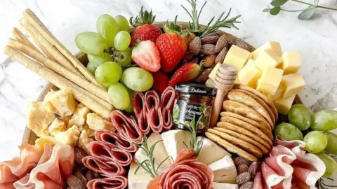 Ahol tényleg "egy tálból" esztek! - Romantikus fondü vacsora kettesben 15