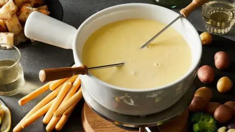 Ahol tényleg "egy tálból" esztek! - Romantikus fondü vacsora kettesben 14