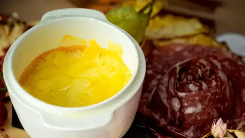 Ahol tényleg "egy tálból" esztek! - Romantikus fondü vacsora kettesben 10