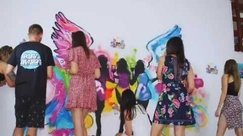 Festékszórós kaland Anyával! - Graffiti Workshop Budapesten 2