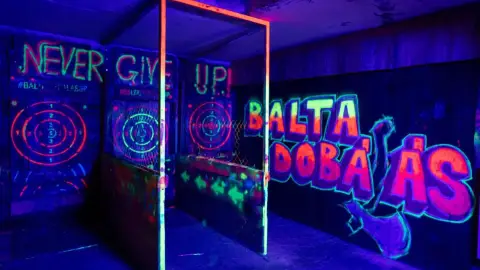 "FURY" páros 3 az 1-ben élménynap! - Balta Dobálás & VR & Ape Regina 17