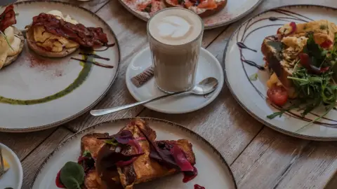 Nagy találkozás a KicsiZso-ban! – Bőséges reggeli 2 főre Budapesten 2