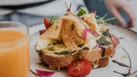 Nagy találkozás a KicsiZso-ban! – Bőséges reggeli 2 főre Budapesten 1