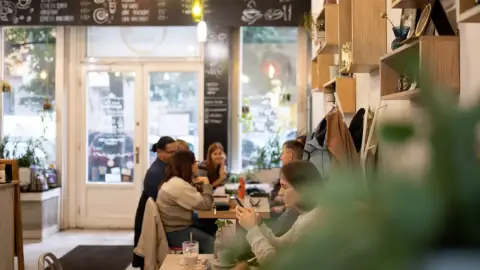 Nagy találkozás a KicsiZso-ban! – Bőséges reggeli 2 főre Budapesten 8