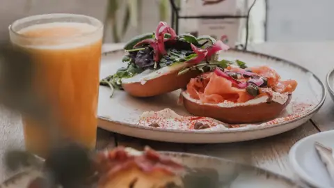 Nagy találkozás a KicsiZso-ban! – Bőséges reggeli 2 főre Budapesten 6