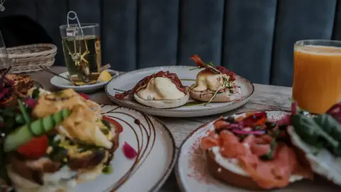 Nagy találkozás a KicsiZso-ban! – Bőséges reggeli 2 főre Budapesten 7