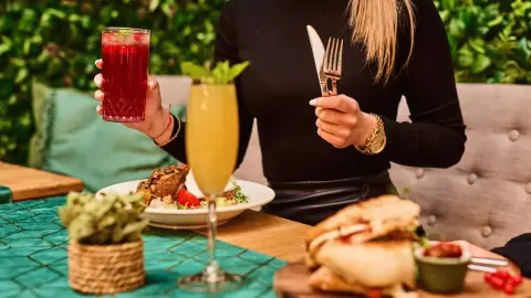 Eggscuse Me?! – Bottomless Brunch Budapest belvárosában 9