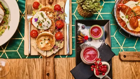 Eggscuse Me?! – Bottomless Brunch Budapest belvárosában 12