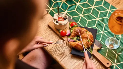 Eggscuse Me?! – Bottomless Brunch Budapest belvárosában 18