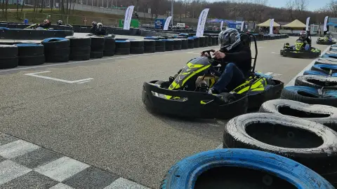 Gokartozás gyerekeknek a Hungaroring gokartpályáján 3 futamban - 14 éves korig! 5