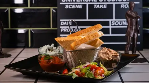 Ízélmény Tarantino stílusában! – Páros À la Carte ajánlat a Quentin's Burgerben 15