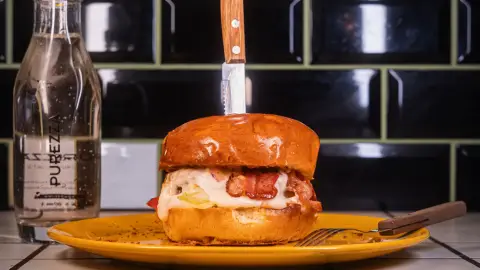 Ízélmény Tarantino stílusában! – Páros À la Carte ajánlat a Quentin's Burgerben 16