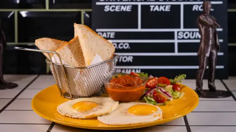 Ízélmény Tarantino stílusában! – Páros À la Carte ajánlat a Quentin's Burgerben 17