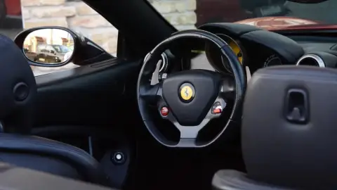 560 lóerős Ferrari California autópályás élményvezetés 4