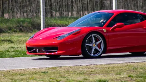 Ferrari 458 élményvezetés az M-Ringen – hétköznap/hétvégén 8