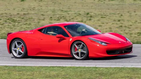 Ferrari 458 élményvezetés az M-Ringen – hétköznap/hétvégén 14
