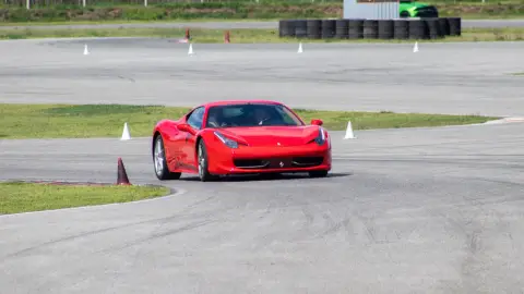 Ferrari 458 élményvezetés az M-Ringen – hétköznap/hétvégén 9