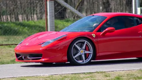Ferrari 458 élményvezetés az M-Ringen – hétköznap/hétvégén 6