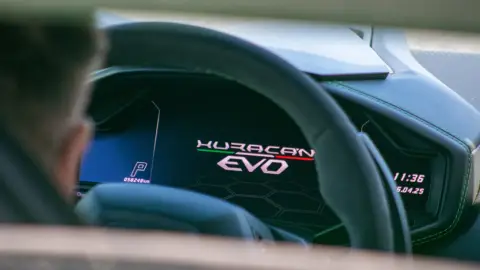 Lamborghini Huracán élményvezetés az M-Ringen – hétköznap/hétvégén 12