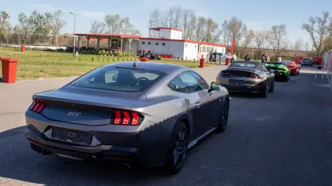Mustang GT 2024 élményvezetés az M-Ringen – hétköznap/hétvégén 20