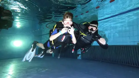 Próbamerülés az Aquaworldben- SSI Try Scuba 3