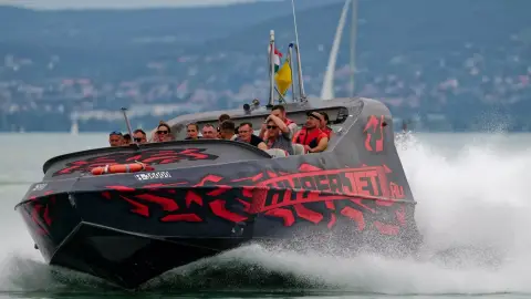 Páros HyperJet Adrenalin élményhajózás a Balatonon 5