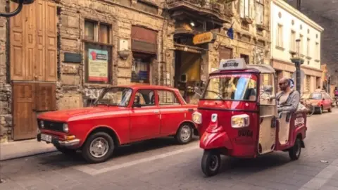 Zwack Unicum Ház látogatás városnéző TukTuk túrával Budapesten – Koccints a városra! 4
