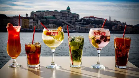 Kortyold a város szépségét! – Hajós koktélest naplementében a budapesti Dunán 8