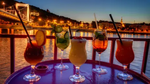 Kortyold a város szépségét! – Hajós koktélest naplementében a budapesti Dunán 16