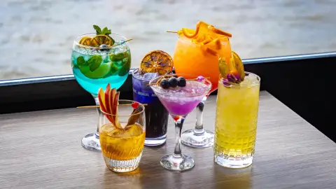 Kortyold a város szépségét! – Hajós koktélest naplementében a budapesti Dunán 4