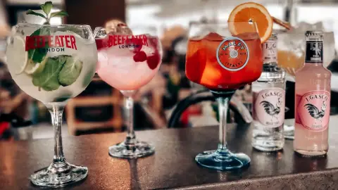 Kortyold a város szépségét! – Hajós koktélest naplementében a budapesti Dunán 12